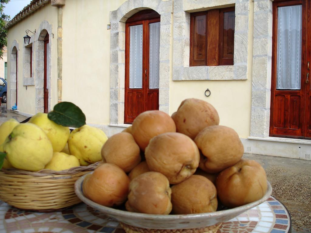 La Suma Sumalia Acomodação com café da manhã Noto Exterior foto